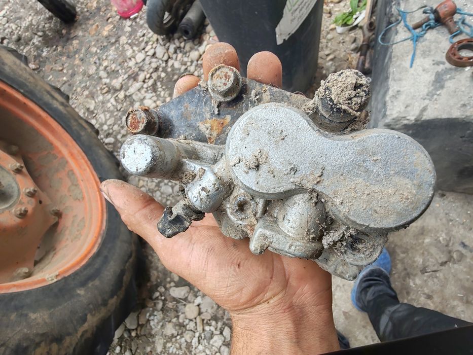 Am un piston frana .doua motoare unu de Aprilia 49.si celălalt de 49 .
