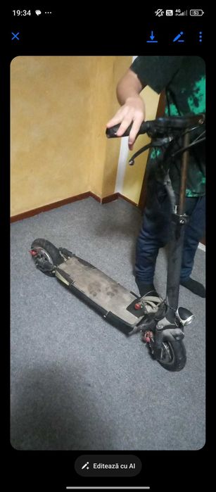 Vând două trotinete