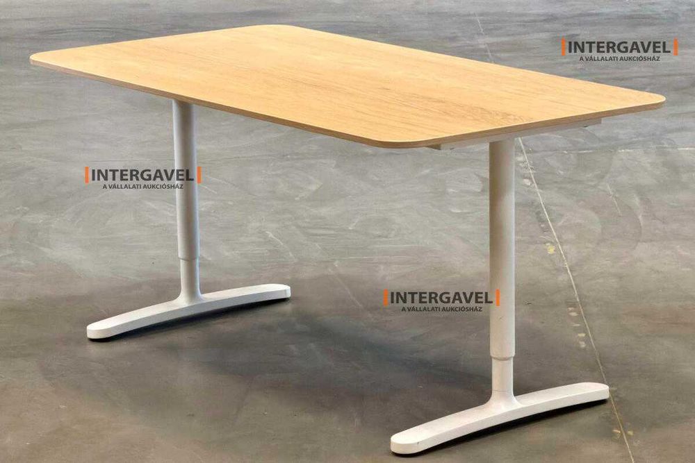 Set Birou BEKANT IKEA Furnir lemn picioare albe Si Scaun Birou Markus
