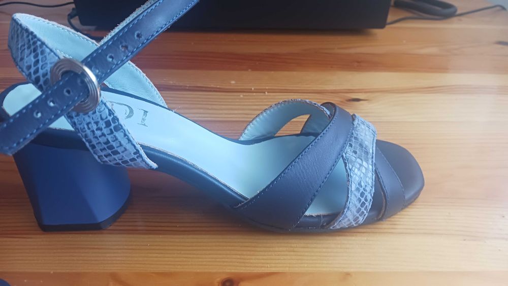 Елегантни дамски сандали