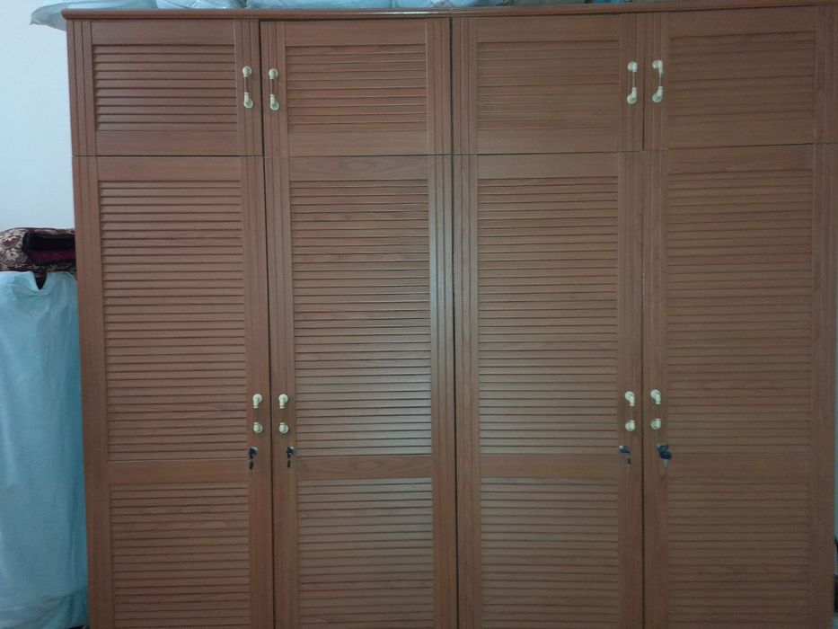 Срочно продам! Шкаф купе, 2 Шкафа привозной из дубая, диван с креслами