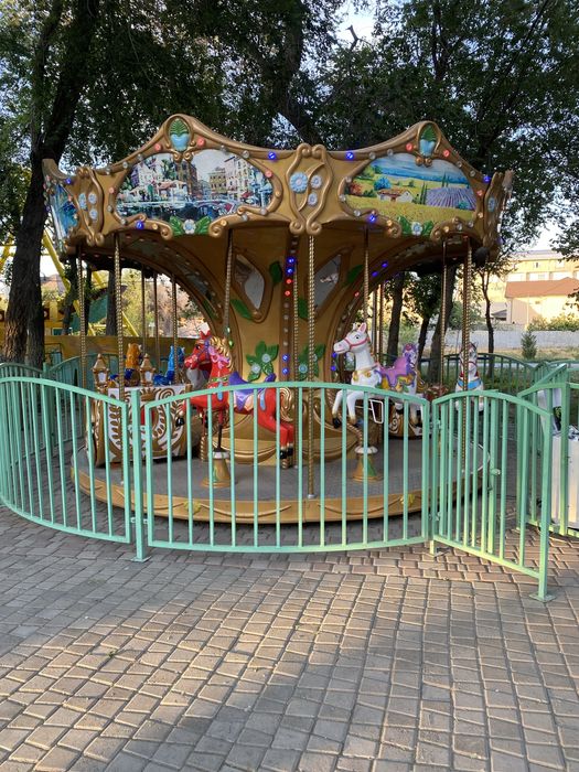 Продается аттракцион: карусель - « Лошадки»