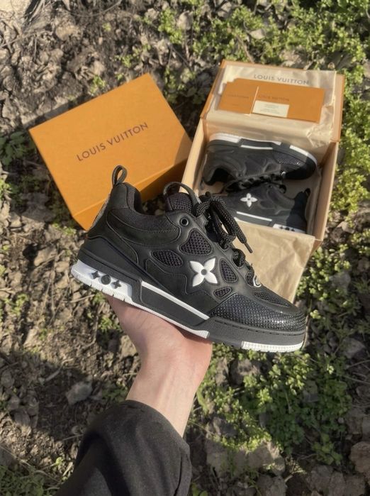 Louis Vuitton Skate Negru cu Alb