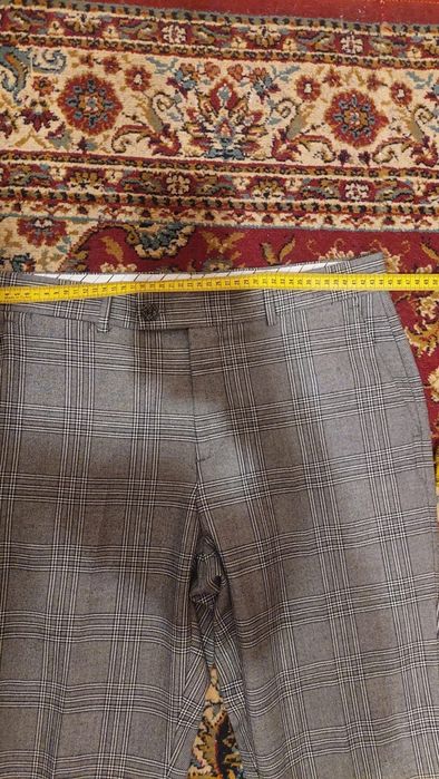 Pantaloni bărbați Zara