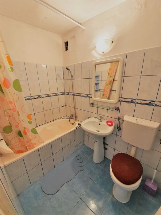 Inchiriez garsoniera zona Lipovei