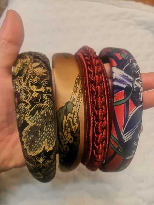 Cordelute confectionate din material textil lucrate manual.