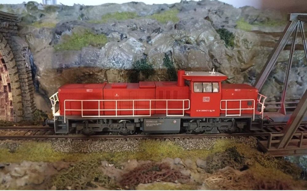 piko BR92 locomotiva digitala cu sunet

Lumini frontale alb/roșu
Tracț