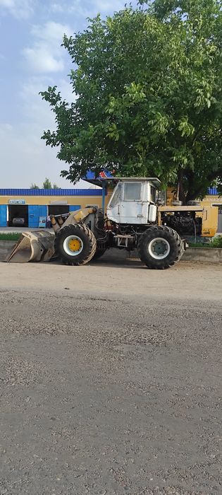 Pogruzchik t150 traktor