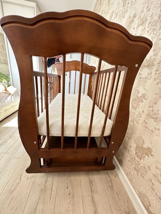 Манеж из дерева с ящиком