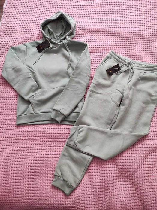 Спортни екипи и спортни долнища