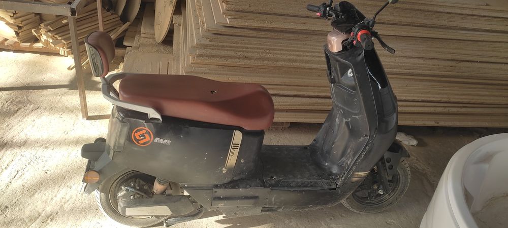 Motosikl skuter moʻravoy motopedlar