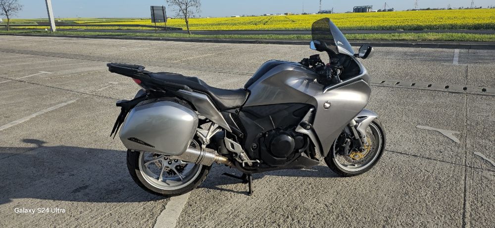 Honda VFR 1200f sc63