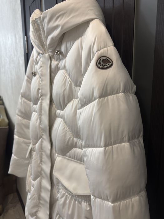 Белый пуховик женский