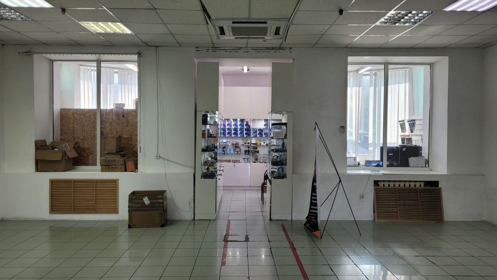 Витрины 7штук по 1метру, срочно.