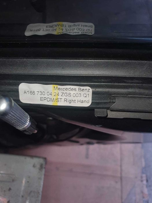 Мерцедес ГЛС Mercedes GLS W166 задна дясна врата стъкло повдигач