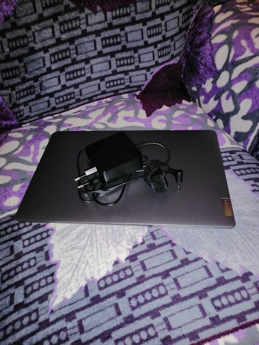 Лаптоп Lenovo IdeaPad 3 + чанта