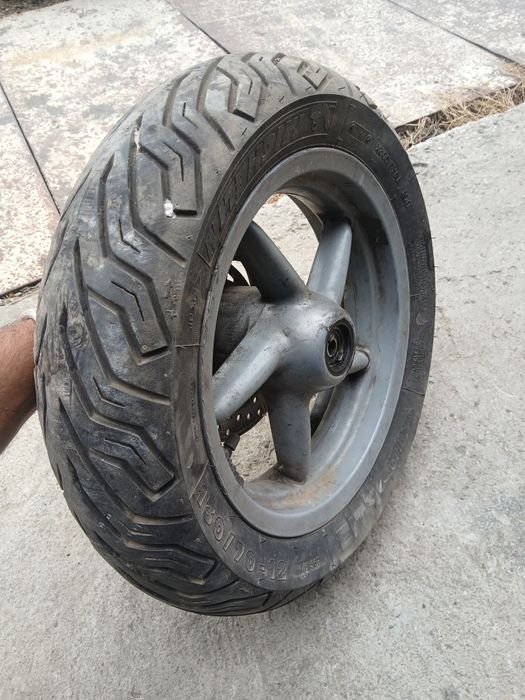 Гума за скутер 130/70/12.  Michelin