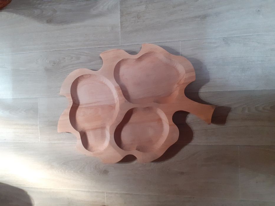 Platou lemn frunza  pt servit.