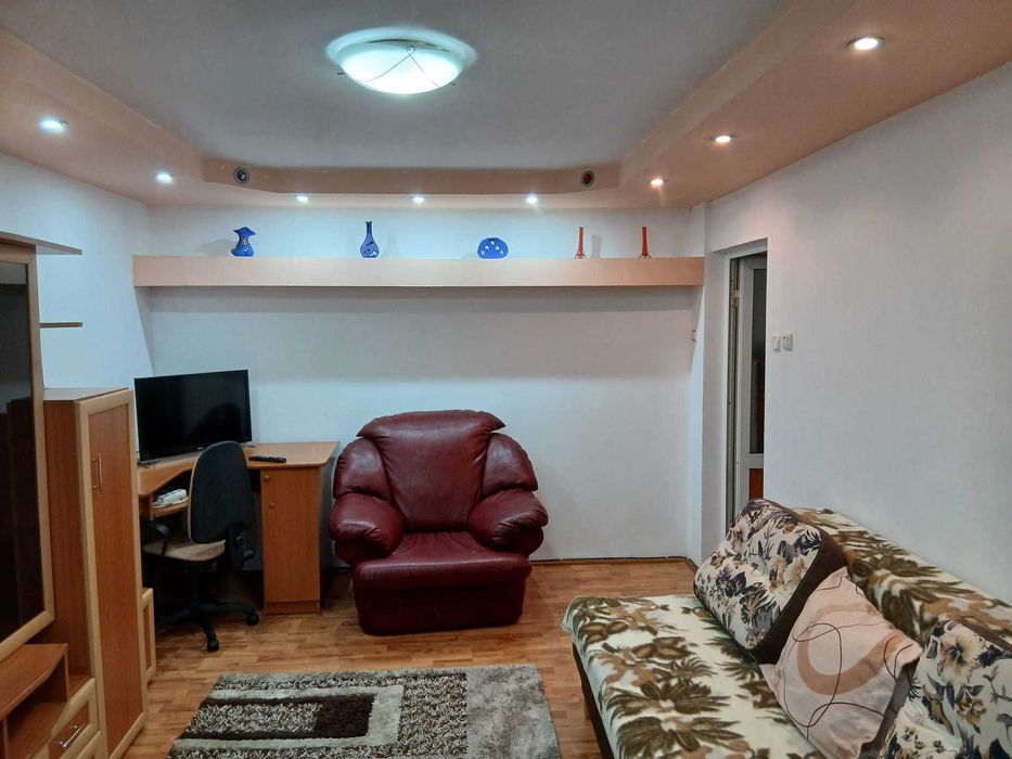 Închiriez apartament cu 2 camere decomandat