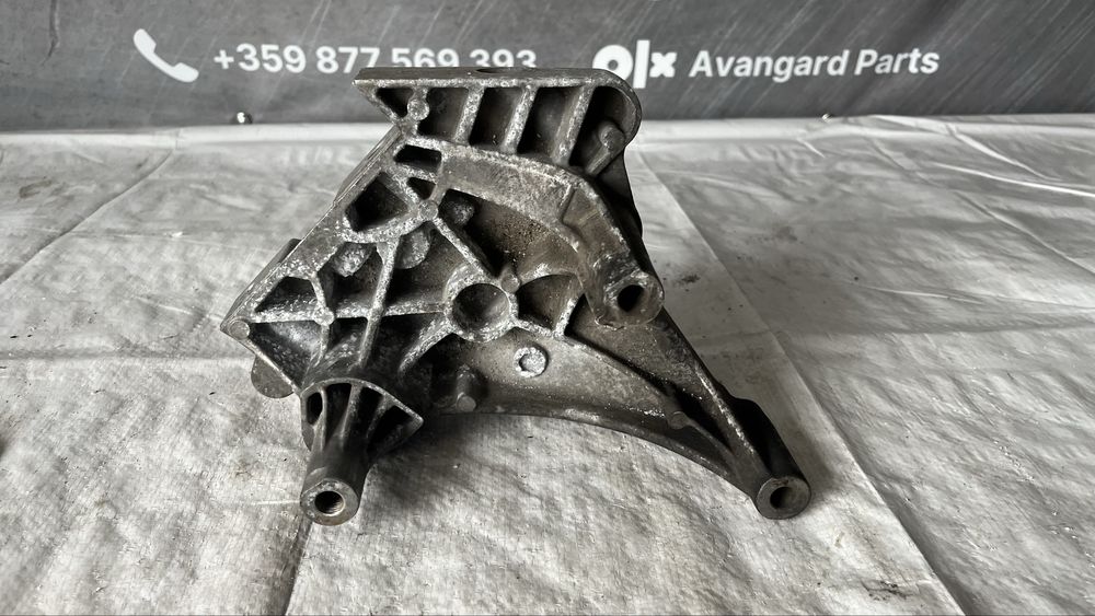 Лапа за двигател VW Golf 5