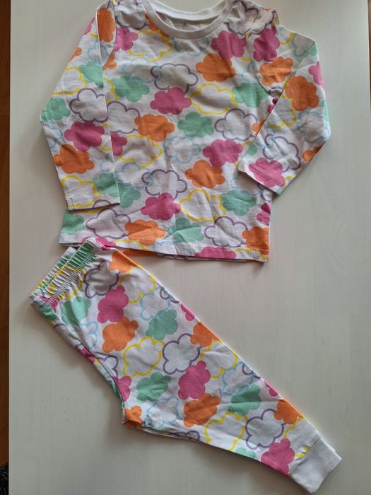 дрехи и обувки за момиче GAP, Mayoral, Guess, Skechers