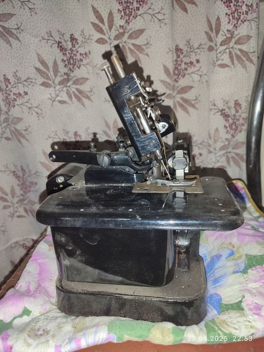 Оверлочная машинка