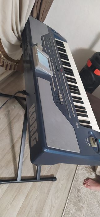 Продам сентезатор корг па 800