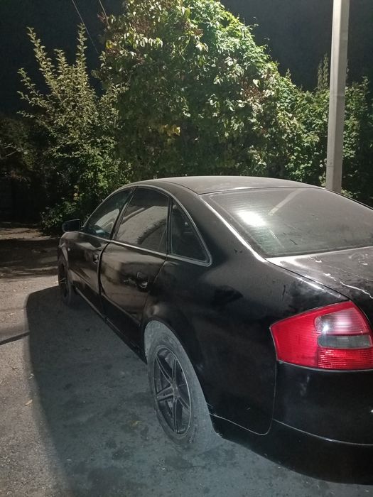 подаю Ауди А6 С5 1997год