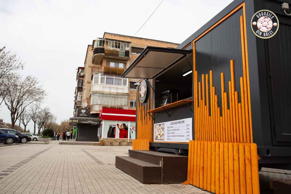 Inchiriez/vând  rulota comerciala-food truck an 2024