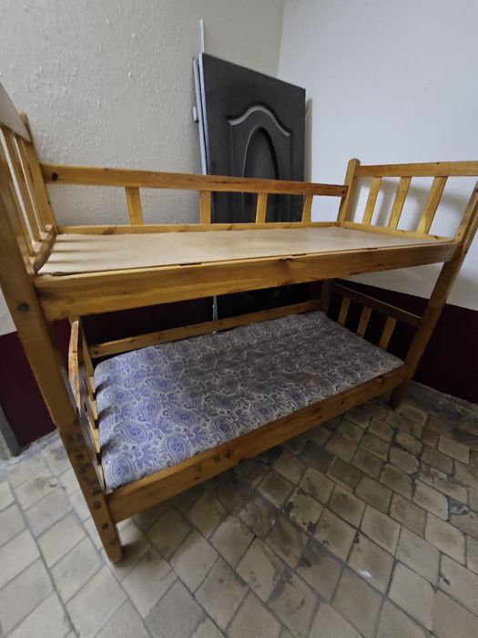 Продаётся детская мебель. Двухэтажные детские деревянные кровати.