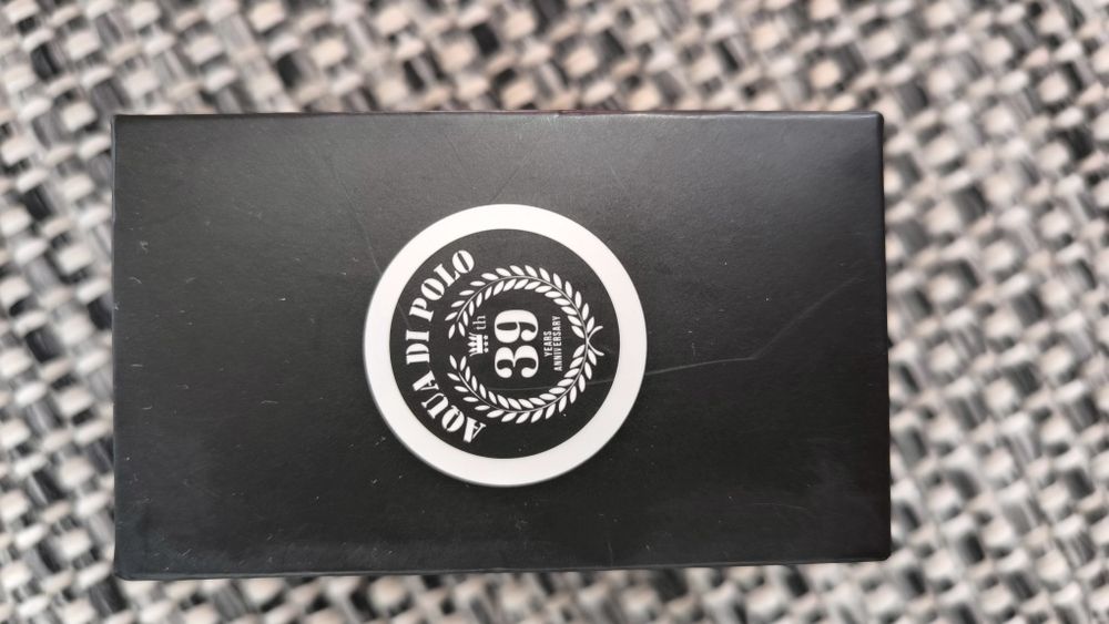 Ceas de mana incrustat cu pietre