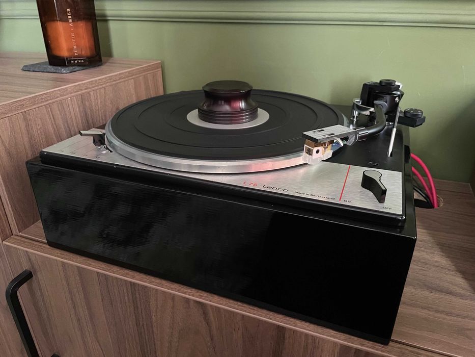 Грамофон Lenco L75 с множество подобрения