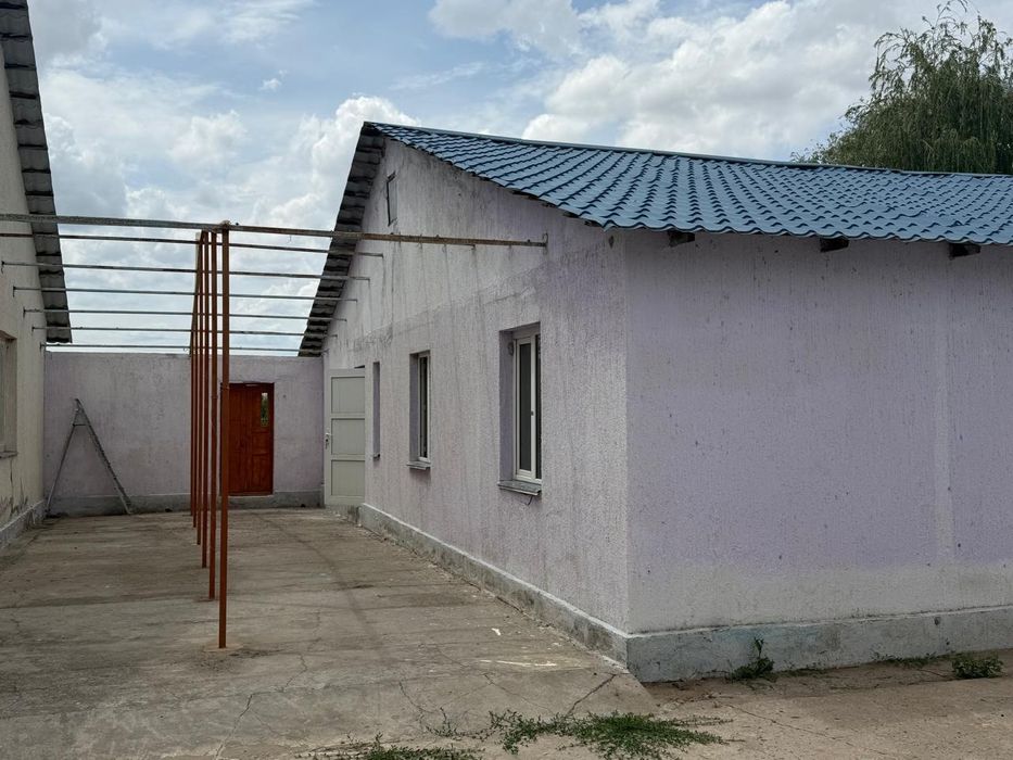 Крестьянское хозяйство, жилой дом, с кирпичными строениями