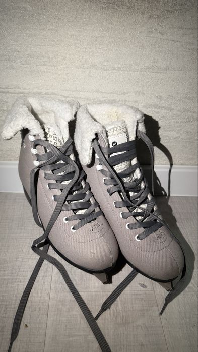 коньки женские.