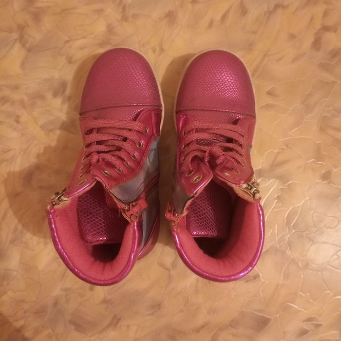 Розовые ботинки для девочки