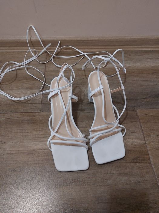 Дамски сандали на ток