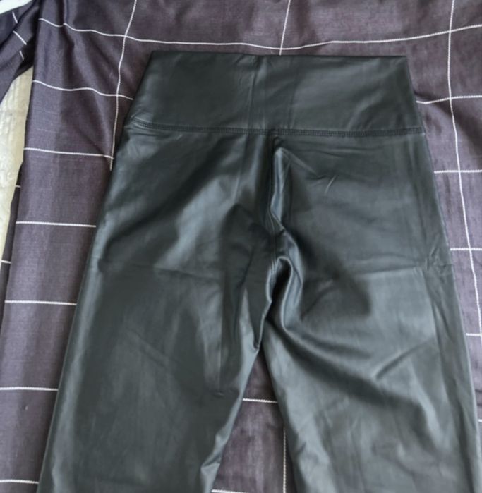 Pantaloni imitatie piele marime S/M