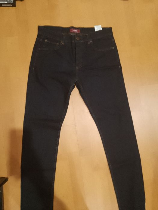 Мъжки тъмно сини дънки.