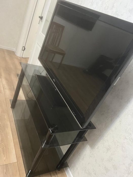 Телевизор LG почти новй