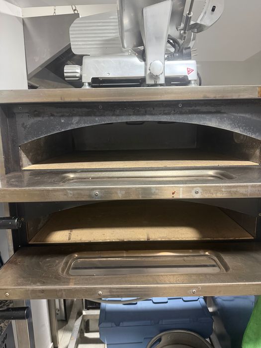 Vând cuptor pizza electric