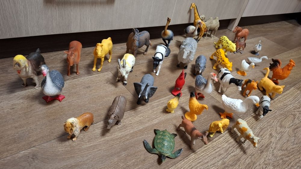 Игрушки животные дикие и домашние.