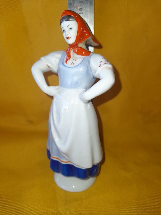 Советские фарфоровые статуэтки