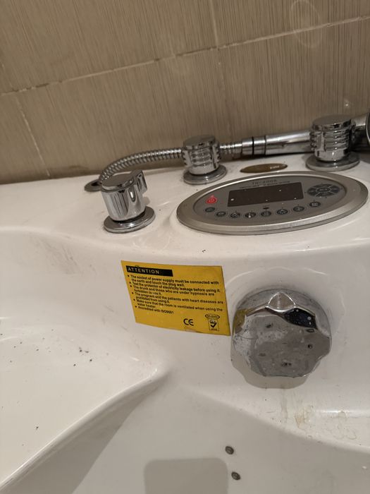 Продаю ванну джакузи