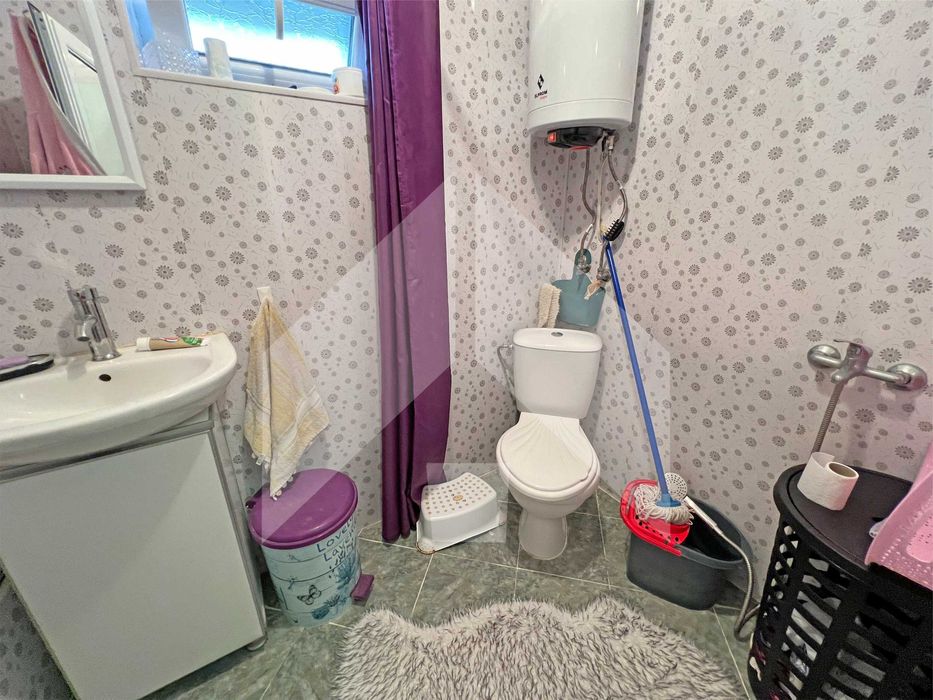 Продава еднофамилна, едноетажна къща в с. Средня (Шумен). ТОП имот!