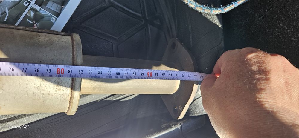 Toba intermediară eșapament