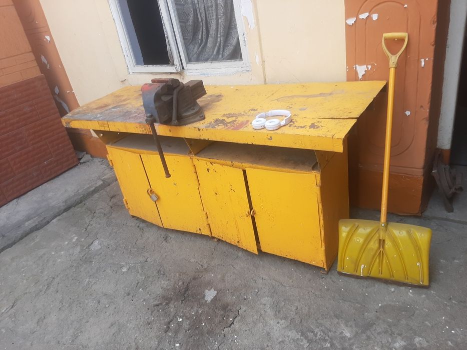 Тисы с железным шкафом