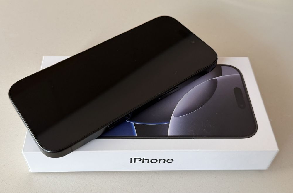 iPhone 16 Pro 128GB, Black Titanium - Perfect funcțional, Stare excelentă