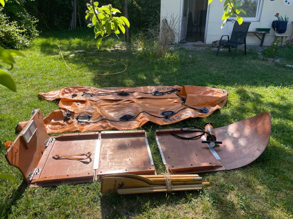 Vand barca gonflabila Metzeler 310 cm, cu fund si suport motor din lemn, necesita reparatii, 70euro