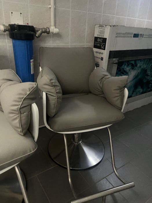 Продам кресло парикмахера