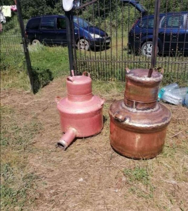 Vand cazan de țuica din cupru,capacitate 99, de boasca,este comple